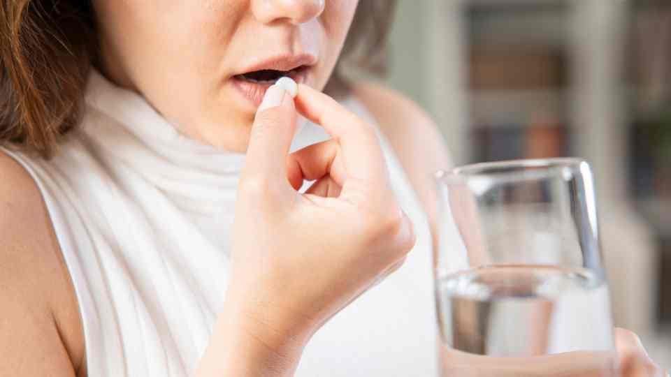 Taking cholera tablets