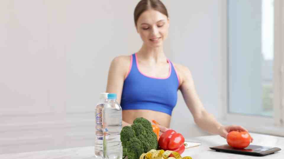 Woman healthy eating for weight loss